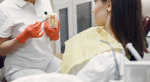 Lee más sobre el artículo Endodoncia: qué es y qué señales indican que puedes necesitarla